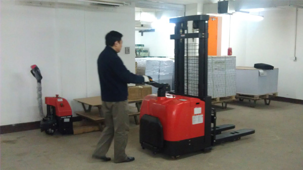 某辦公廳 某辦公廳